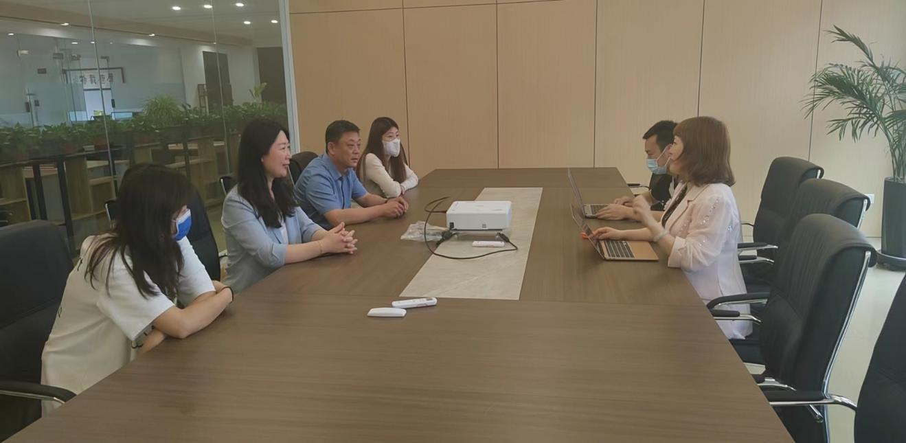 HXQC為江蘇中唯餐飲管理有限公司頒發(fā)首張生鮮農產品配送服務認證證書