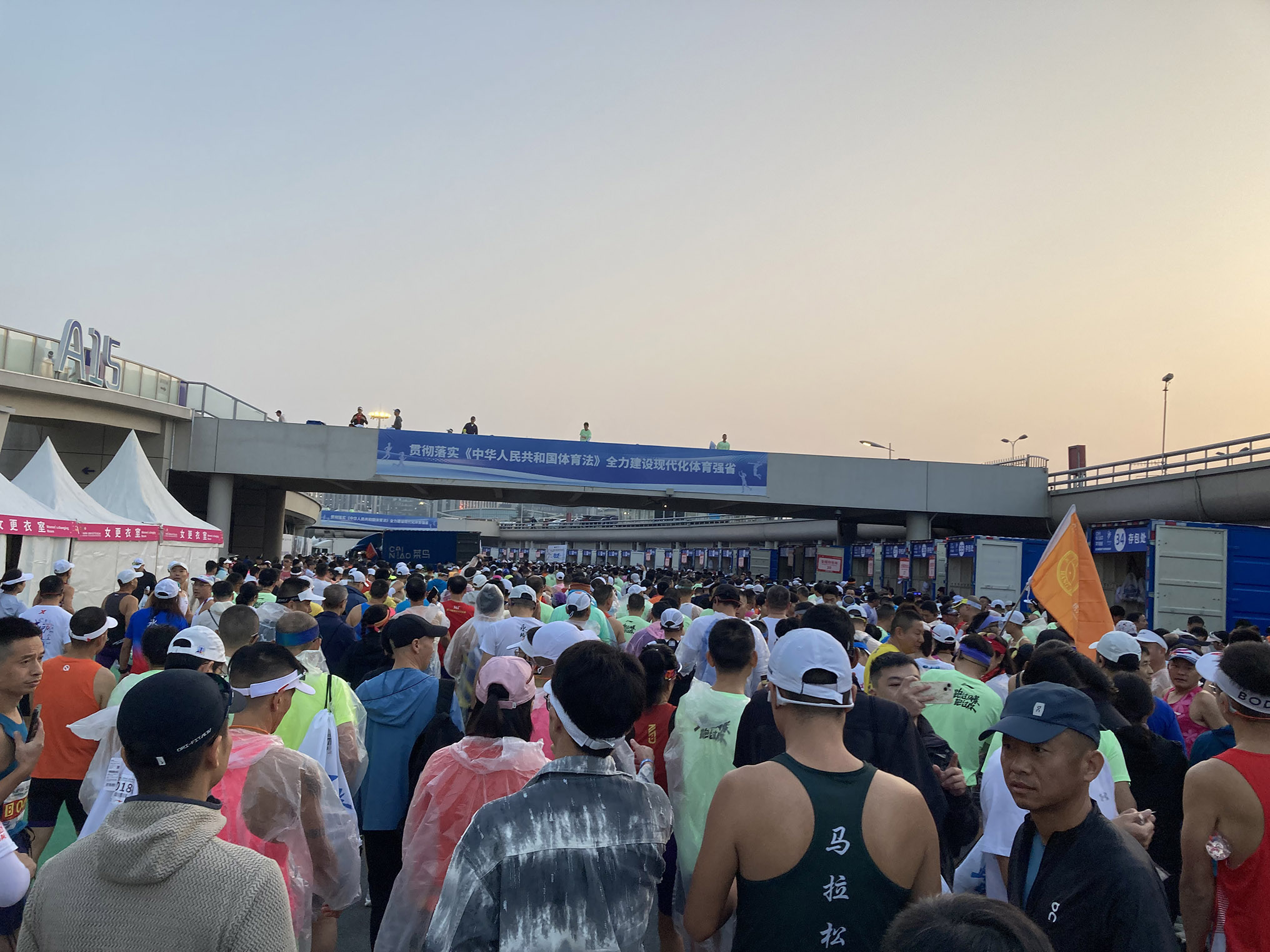 HXQC審核老師閃耀杭州馬拉松，展現團隊風采